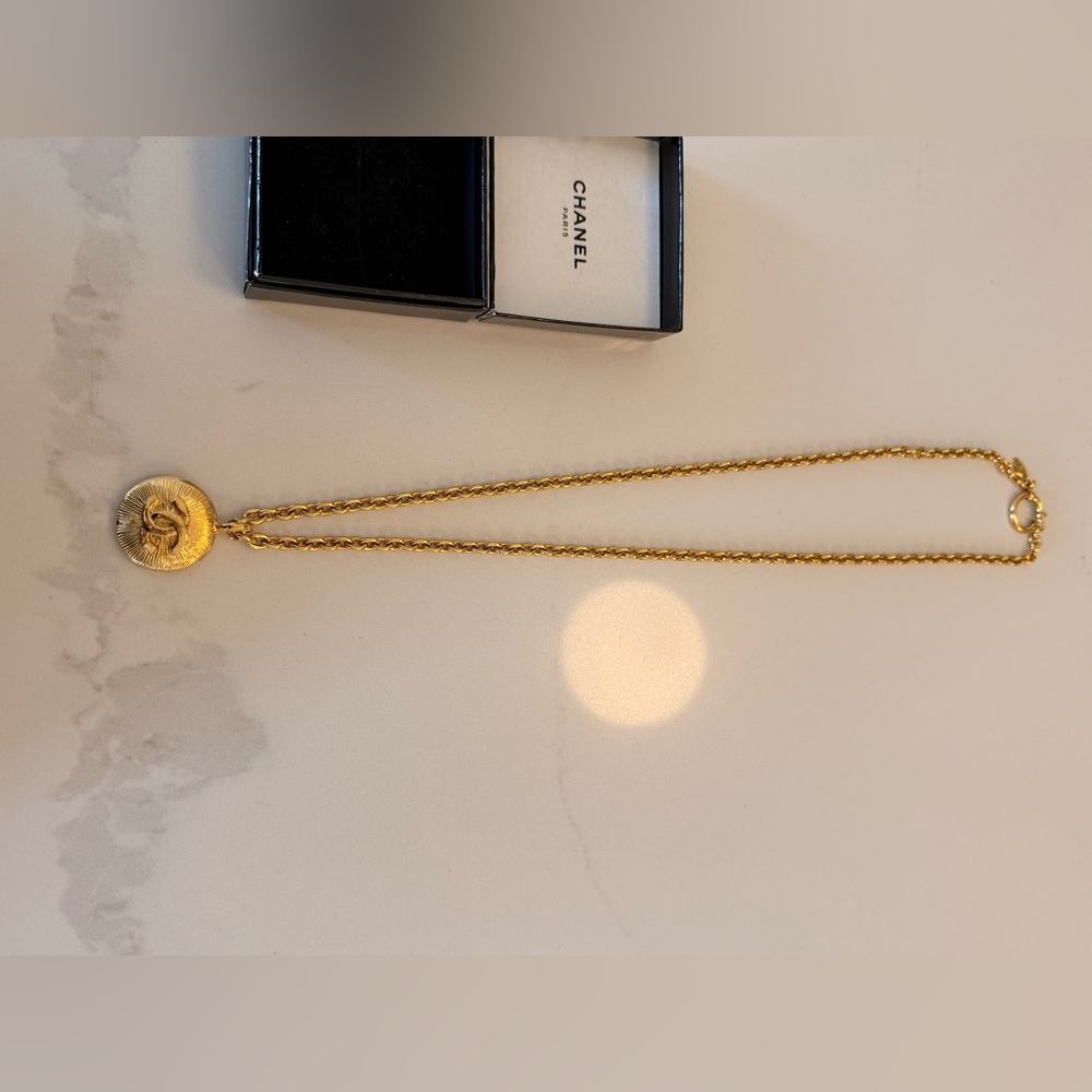CHANEL Vintage Medallion Pendant Necklace - Picture 11 of 11